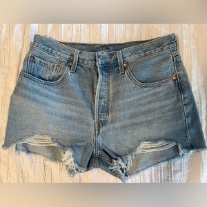 NEVER WORN BEFORE LEVI SHORTS. Size 31, but fits more to a 27,28,29.